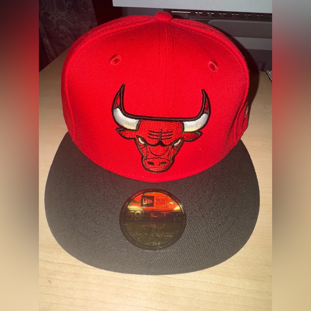 New Era 59Fifty Chicago Bulls Basic OTC 2Tone Black/Red Fitted Hat 7 3/8 NWT